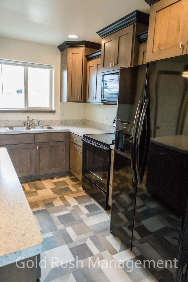 911 Gibbon St-Unit -4 in Helena, MT - Building Photo - Building Photo