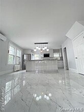 41-76-76 Glenwood St in New York, NY - Building Photo - Building Photo