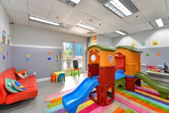 1 SE 12th St in Miami, FL - Foto de edificio - Building Photo