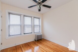 4535 N Leavitt St, Unit 4541-3 in Chicago, IL - Building Photo - Building Photo