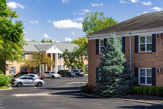 Montclair in the Woods in Cincinnati, OH - Foto de edificio - Building Photo