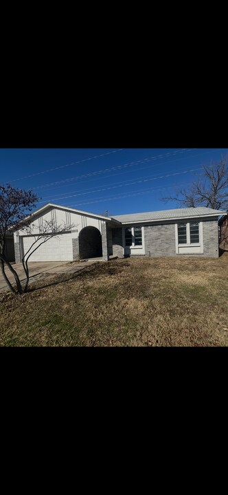 11111 E 36th St in Tulsa, OK - Building Photo