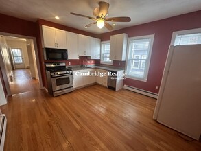 66 Kenmere Rd, Unit 2T in Medford, MA - Building Photo - Building Photo