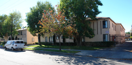 Sylmar Gardens in Panorama City, CA - Building Photo - Building Photo