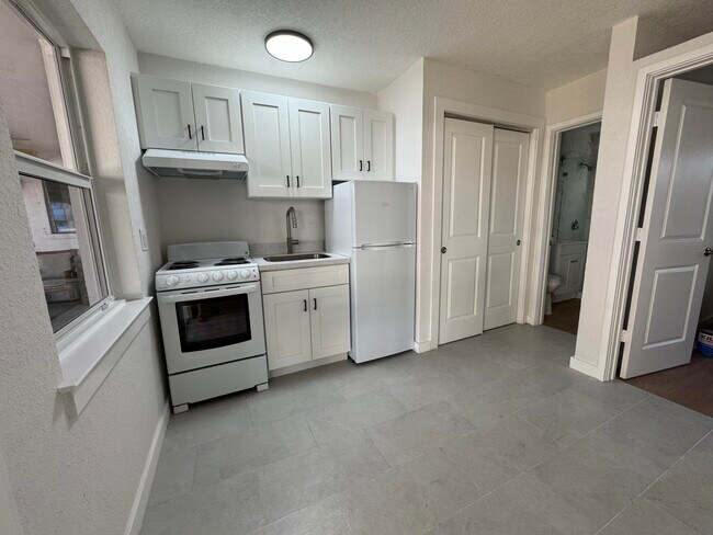 110 Cascade Ln in West Palm Beach, FL - Building Photo - Building Photo