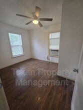 9407 Braddock St in Cresson, TX - Foto de edificio - Building Photo