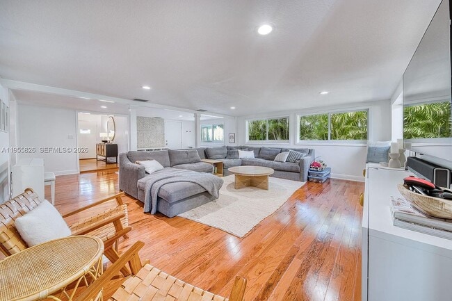 3227 Riviera Dr in Coral Gables, FL - Building Photo - Building Photo