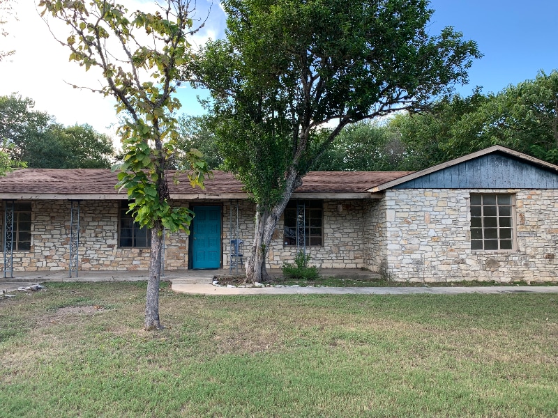 1304 Progress St in San Marcos, TX - Building Photo