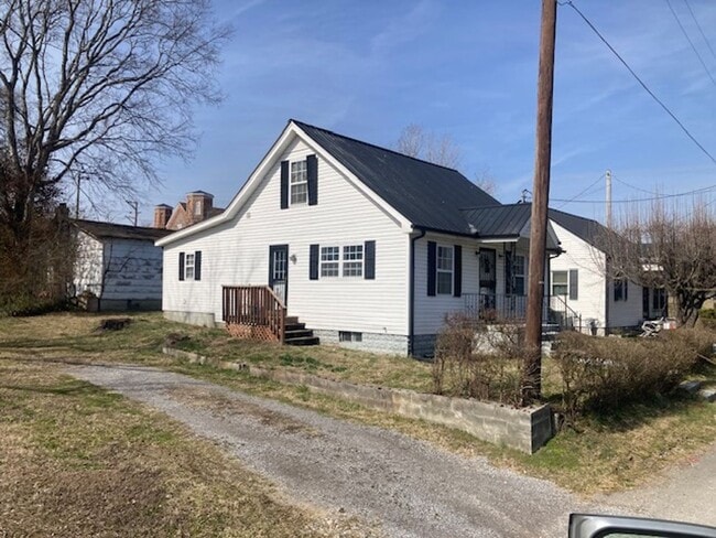 104 S Clinch St in Woodbury, TN - Building Photo - Building Photo