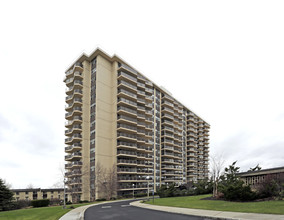 The Americana in Bayside, NY - Foto de edificio - Building Photo