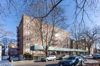 Steven House in Kew Gardens, NY - Building Photo - Building Photo