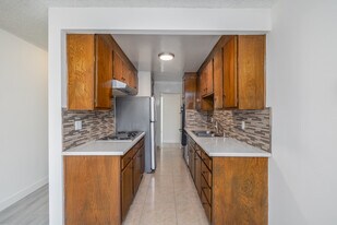 309 S Doheny Dr in Beverly Hills, CA - Building Photo