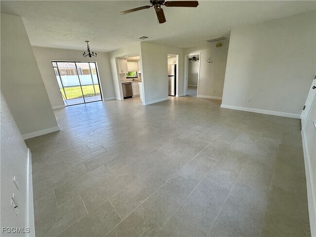 3717 SW 6th Ave in Cape Coral, FL - Building Photo - Building Photo