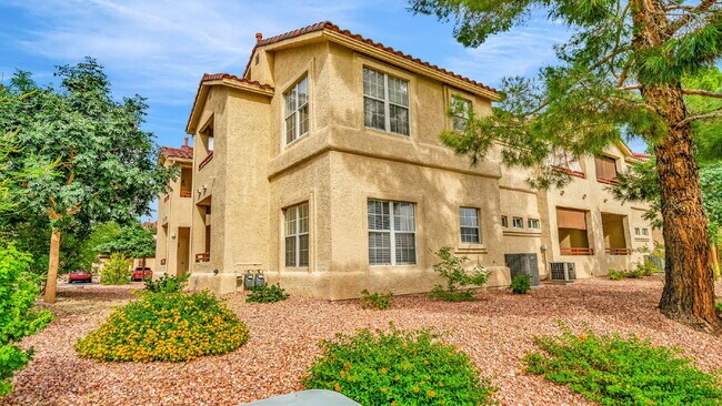 520 Arrowhead Trail in Henderson, NV - Building Photo - Building Photo