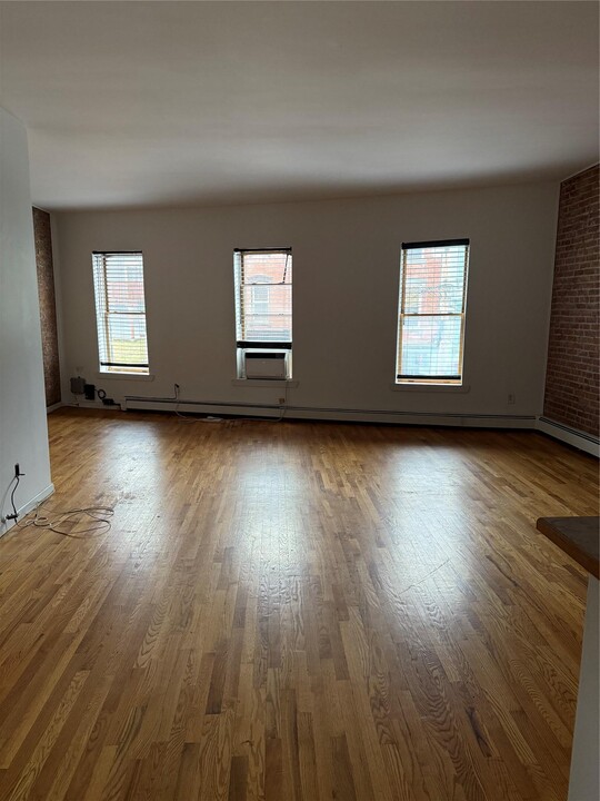 2650 E Main St in Wappingers Falls, NY - Building Photo