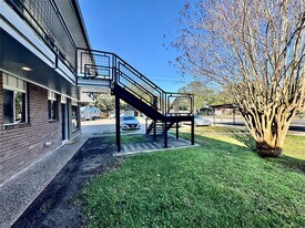 2201 N Grand Blvd in Pearland, TX - Building Photo