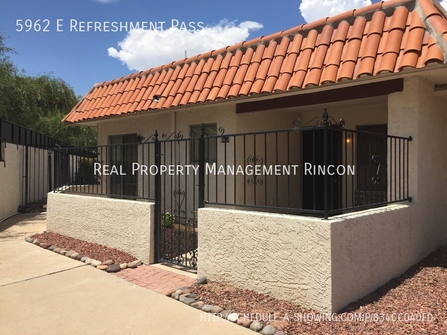5962 E Refreshment Pass in Tucson, AZ - Building Photo