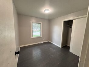 2805 NE 56th Ter in Gladstone, MO - Building Photo - Building Photo