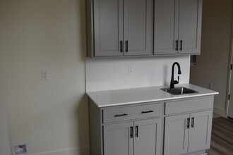 682 Stephanie Dr in Merced, CA - Building Photo - Building Photo