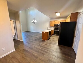 2635 Parkwood Village Ln in Central Point, OR - Building Photo - Building Photo