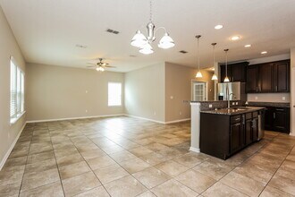 646 Drysdale Dr in Orange Park, FL - Foto de edificio - Building Photo