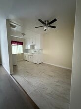 145 Normandie Ave, Unit 8 in Los Angeles, CA - Foto de edificio - Building Photo