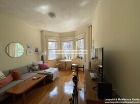 100 Peterborough St, Unit 5 in Boston, MA - Building Photo