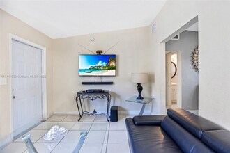 2165 NW 23rd St in Miami, FL - Building Photo - Building Photo