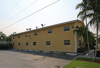 811 NE 14th Pl in Fort Lauderdale, FL - Building Photo - Building Photo