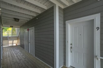 8201 Lenox Creekside Dr, Unit 9 in Nashville, TN - Foto de edificio - Building Photo