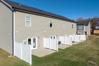 Lennox Commons Apartments by Callio Properties in Chattanooga, TN - Building Photo - Building Photo