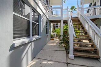 1328 Siesta Bayside Dr in Sarasota, FL - Building Photo - Building Photo