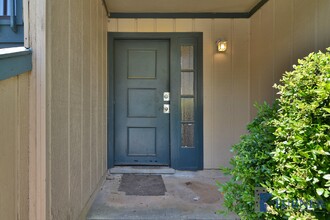 521 Hickory Hill Dr in Columbia, SC - Foto de edificio - Building Photo