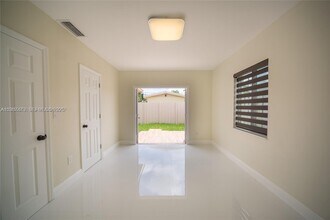 1748 NE 180th St in North Miami Beach, FL - Building Photo - Building Photo