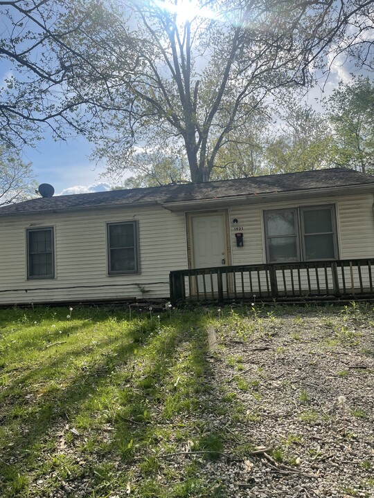 1921 S Pope Ave in Springfield, IL - Building Photo