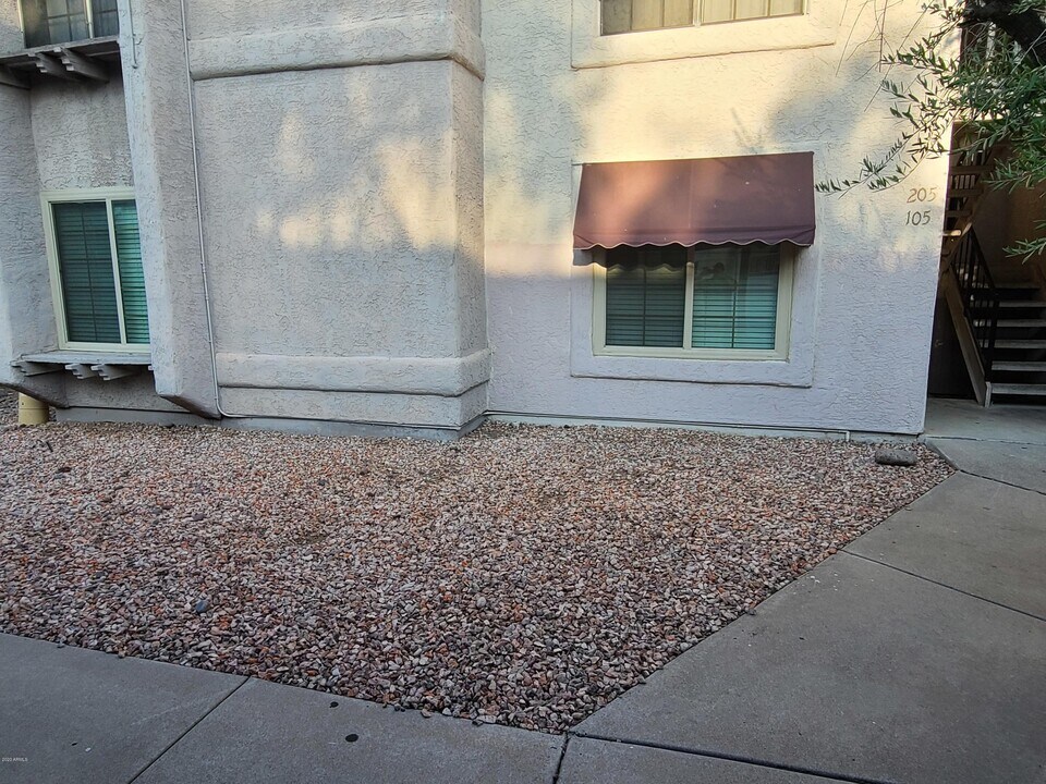 1077 W 1st St in Tempe, AZ - Building Photo