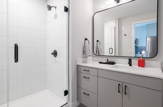 1112 W Carroll Ave in Chicago, IL - Building Photo - Building Photo