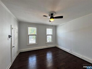 24 Pamrapo Ave, Unit 1 in Jersey City, NJ - Building Photo - Building Photo