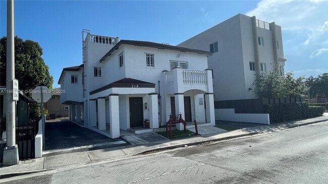 property at 318 E 6th St