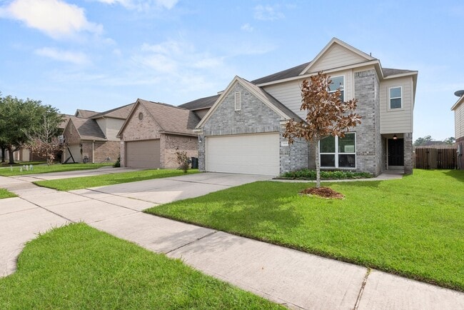 property at 4818 Fair Oak Dale Ln