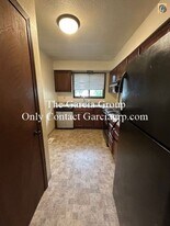 24 NE 143rd Ave in Portland, OR - Building Photo