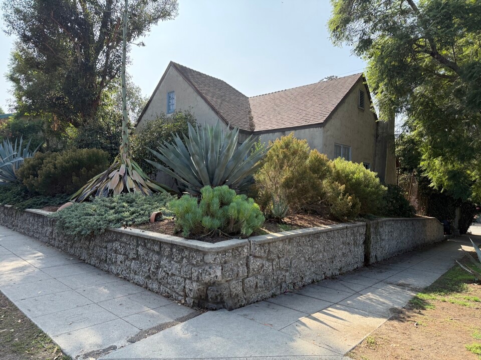 4176 Garden Ave in Los Angeles, CA - Building Photo