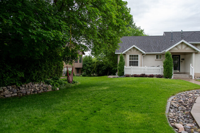 25 S Main St in Hyde Park, UT - Building Photo - Building Photo