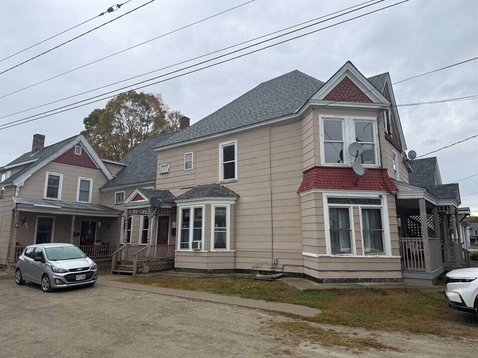 7 Pine St in Haverhill, NH - Building Photo