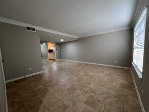 10134 Emnora Ln in Houston, TX - Building Photo - Building Photo