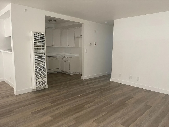 13628 Kornblum Ave., Unit Apt 5 in Hawthorne, CA - Building Photo - Building Photo