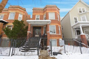 2441 N Avers Ave, Unit 2 in Chicago, IL - Building Photo