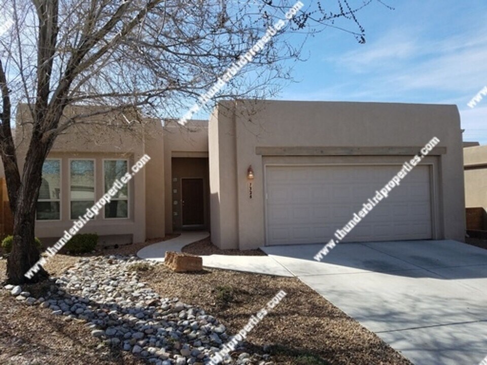 7328 Enchanted Sky Ln NE in Albuquerque, NM - Foto de edificio