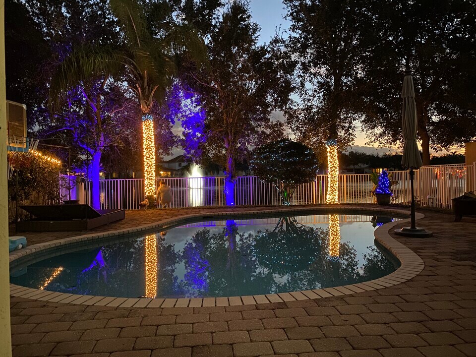 124 Belle Grove Ln in Royal Palm Beach, FL - Building Photo