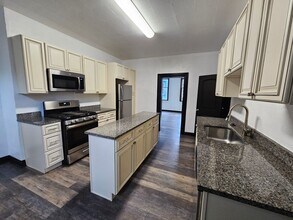 2315 Larkins Wy in Pittsburgh, PA - Building Photo - Building Photo